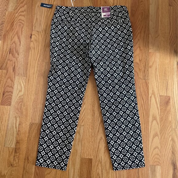 Old Navy The Diva Skinny Ankle Black White Flower Print Stretch Fit Pants 12R - Picture 3 of 15